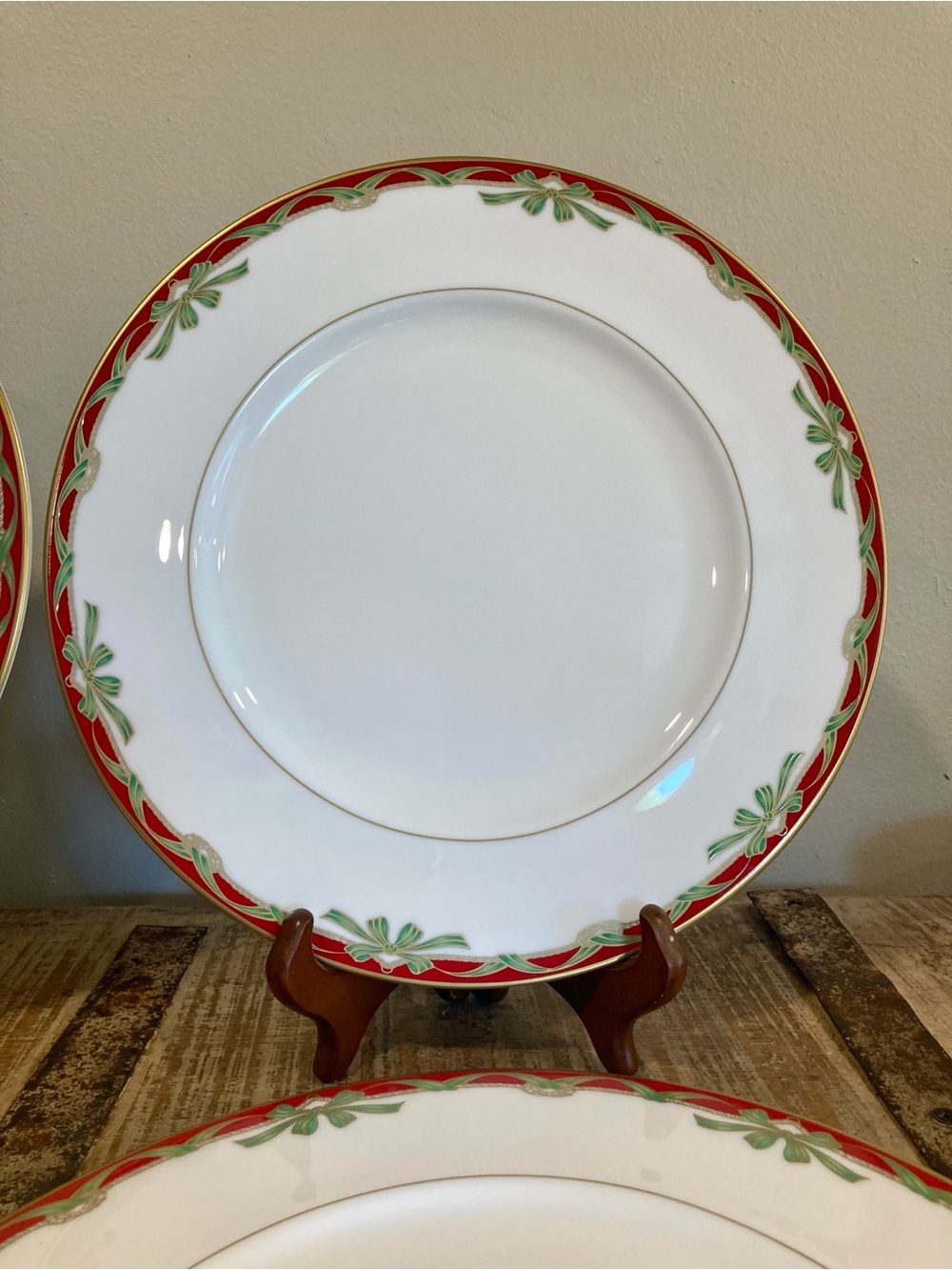 4 Dinner Plates Waterford Fine China Holiday Ribbons Christmas Plates - Picture 7 of 14